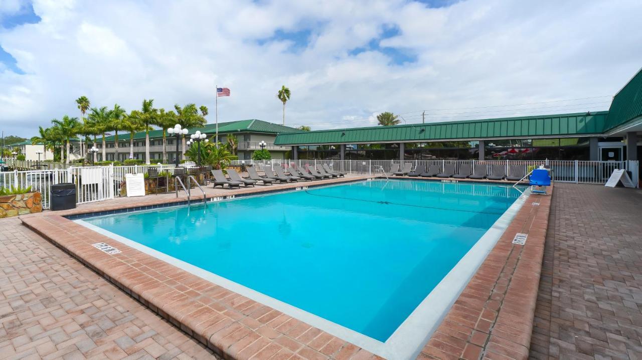 Waterfront Room, Heated Pool, Tiki Bar & Grill South Bradenton ภายนอก รูปภาพ