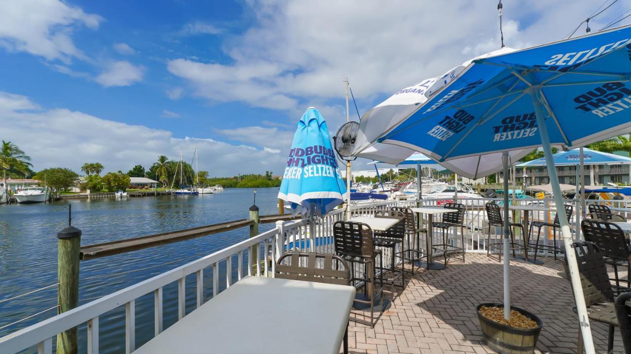 Waterfront Room, Heated Pool, Tiki Bar & Grill South Bradenton ภายนอก รูปภาพ