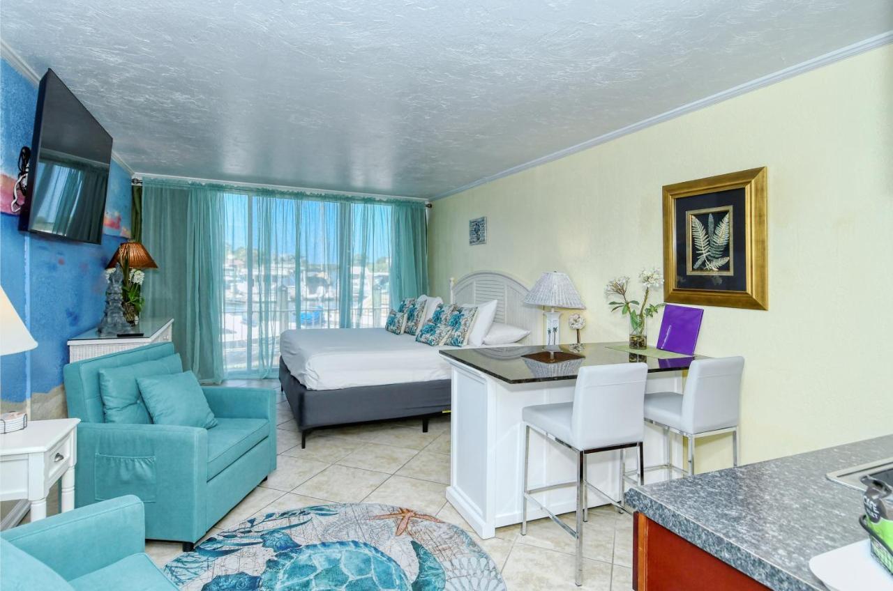 Waterfront Room, Heated Pool, Tiki Bar & Grill South Bradenton ภายนอก รูปภาพ