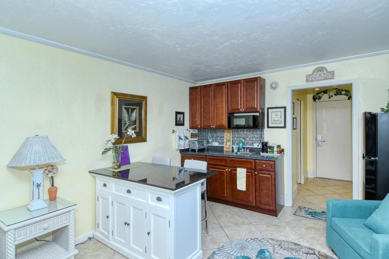 Waterfront Room, Heated Pool, Tiki Bar & Grill South Bradenton ภายนอก รูปภาพ